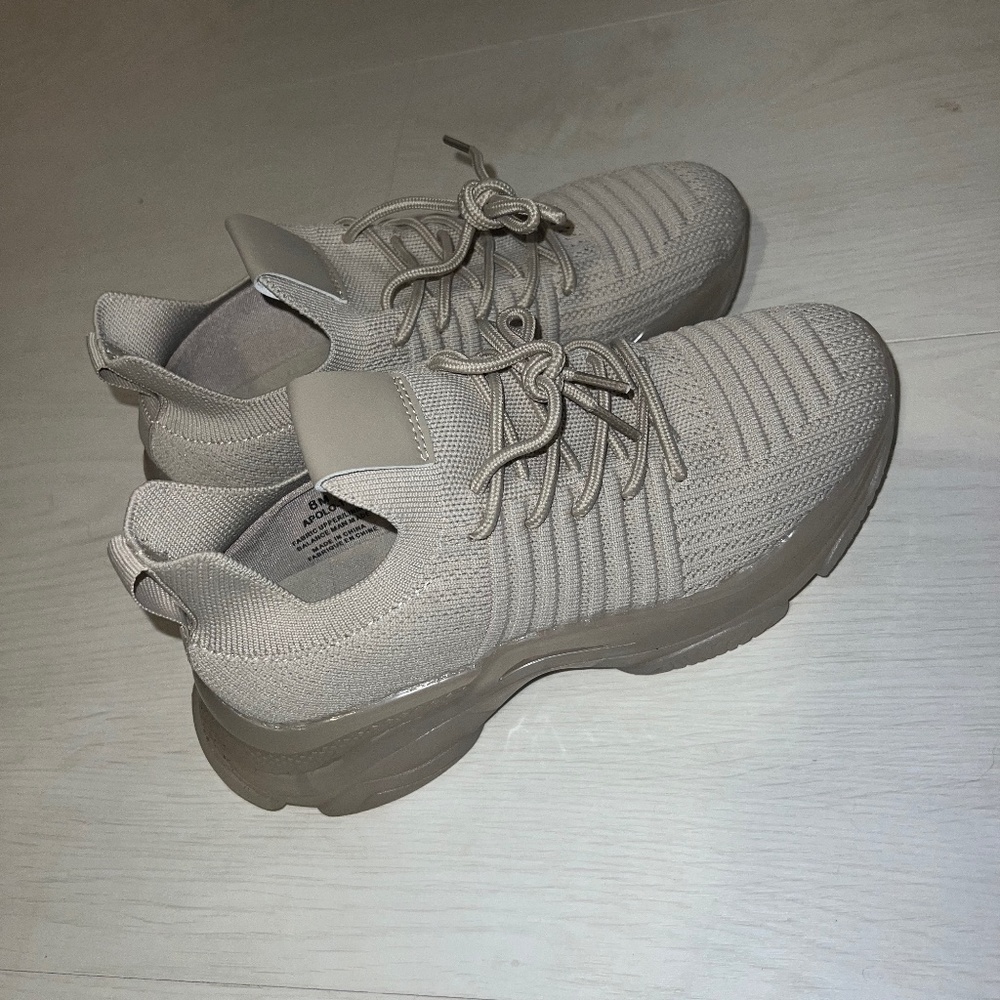 NWOT Cushionaire Women's Apolo Knit Sneakers